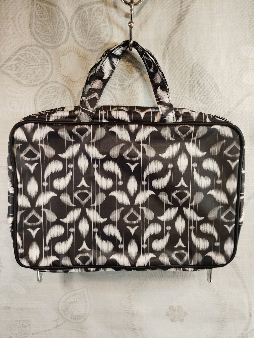 London Soho New York Black & White Patterned Toiletry Travel Tote - Picture 3 of 6